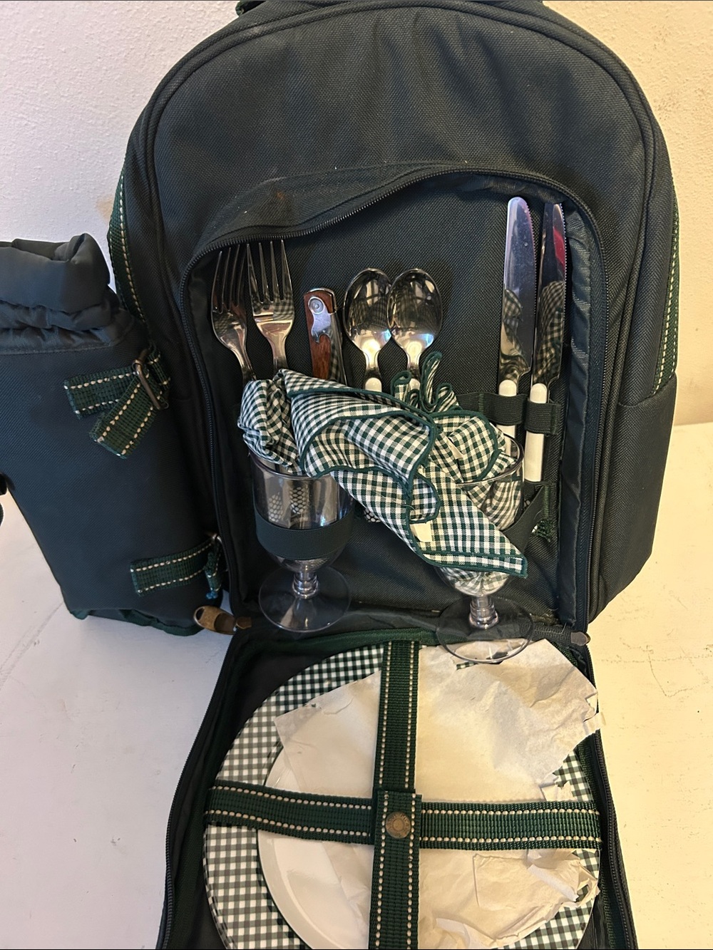 Vintage Dark Green Picnic Backpack with Detachable Wine Compartment - Picture 6 of 6